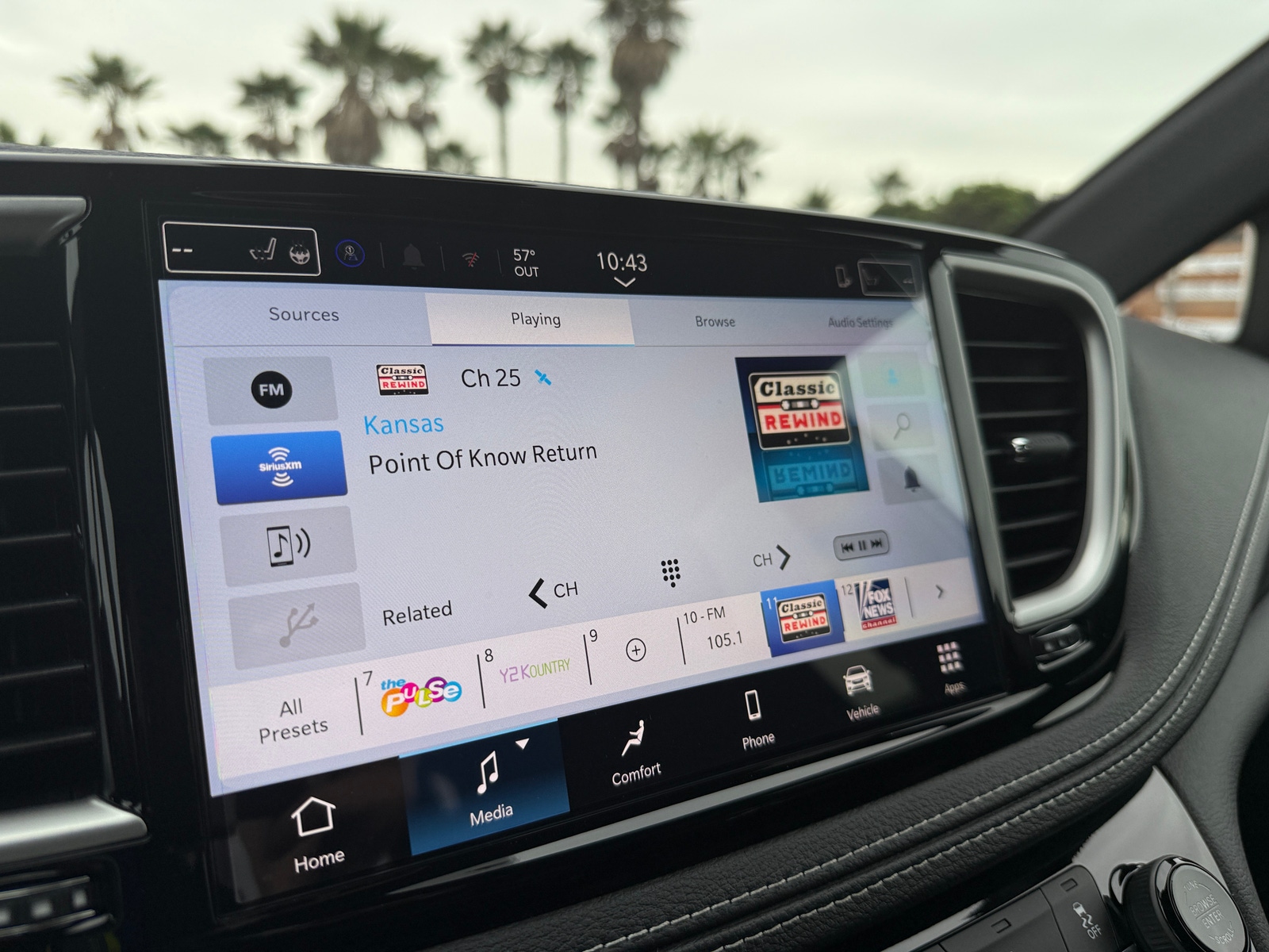 Thumbnail: 2026 Chrysler Pacifica - 3