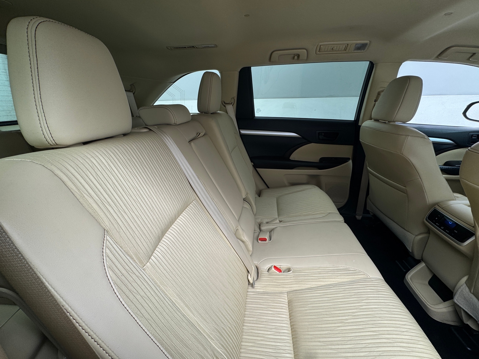 Thumbnail: 2016 Toyota Highlander - 6