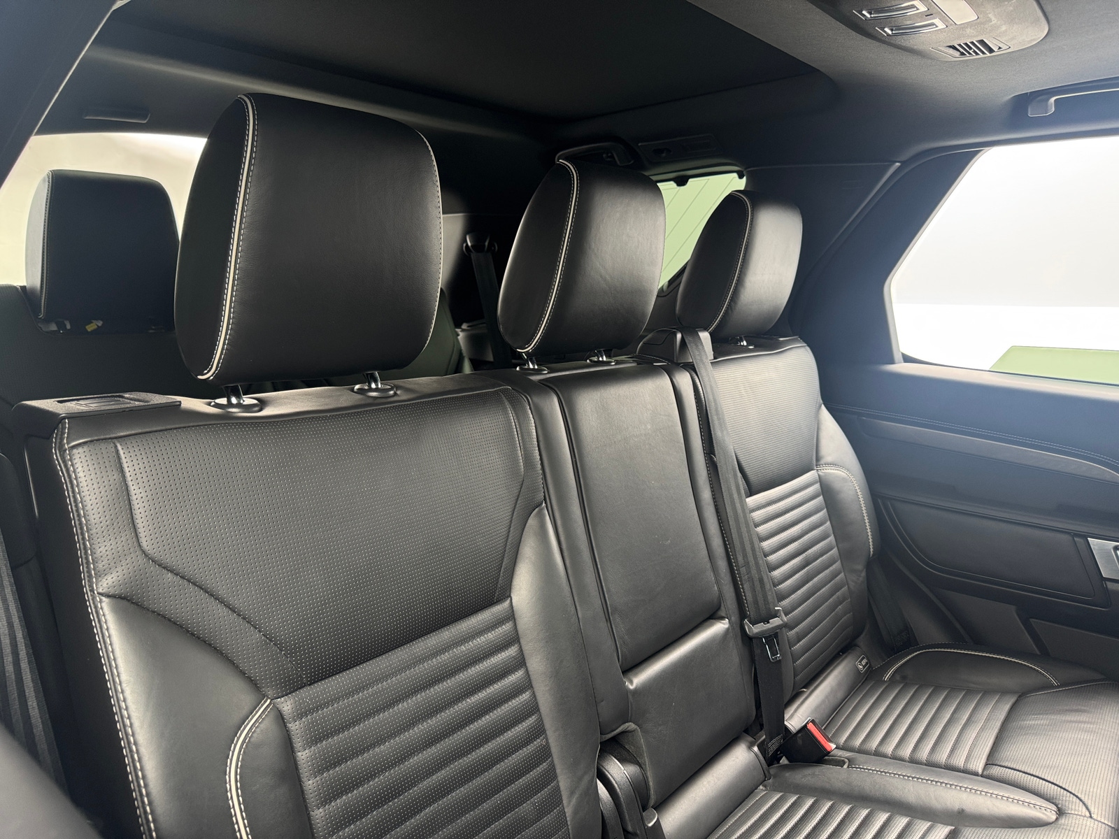 Thumbnail: 2018 Land Rover Discovery - 5