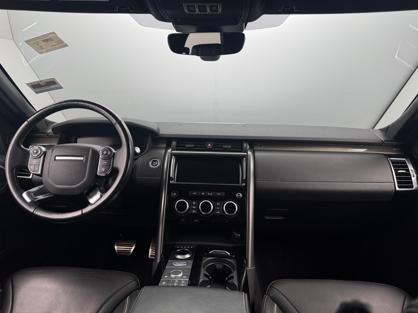 Thumbnail: 2018 Land Rover Discovery - 2