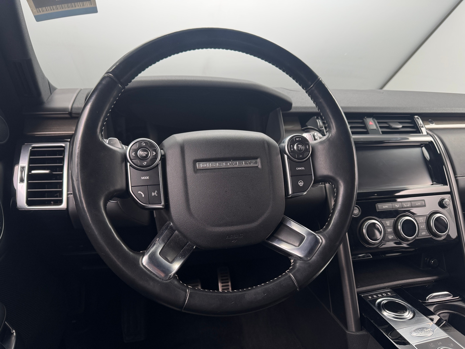 Thumbnail: 2018 Land Rover Discovery - 4