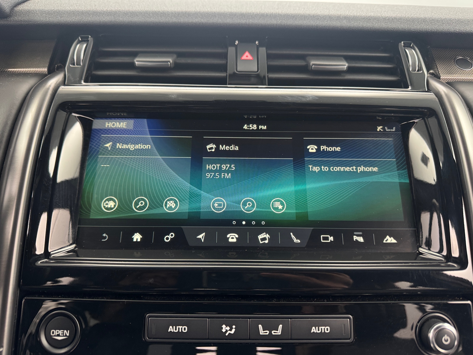 Thumbnail: 2018 Land Rover Discovery - 3