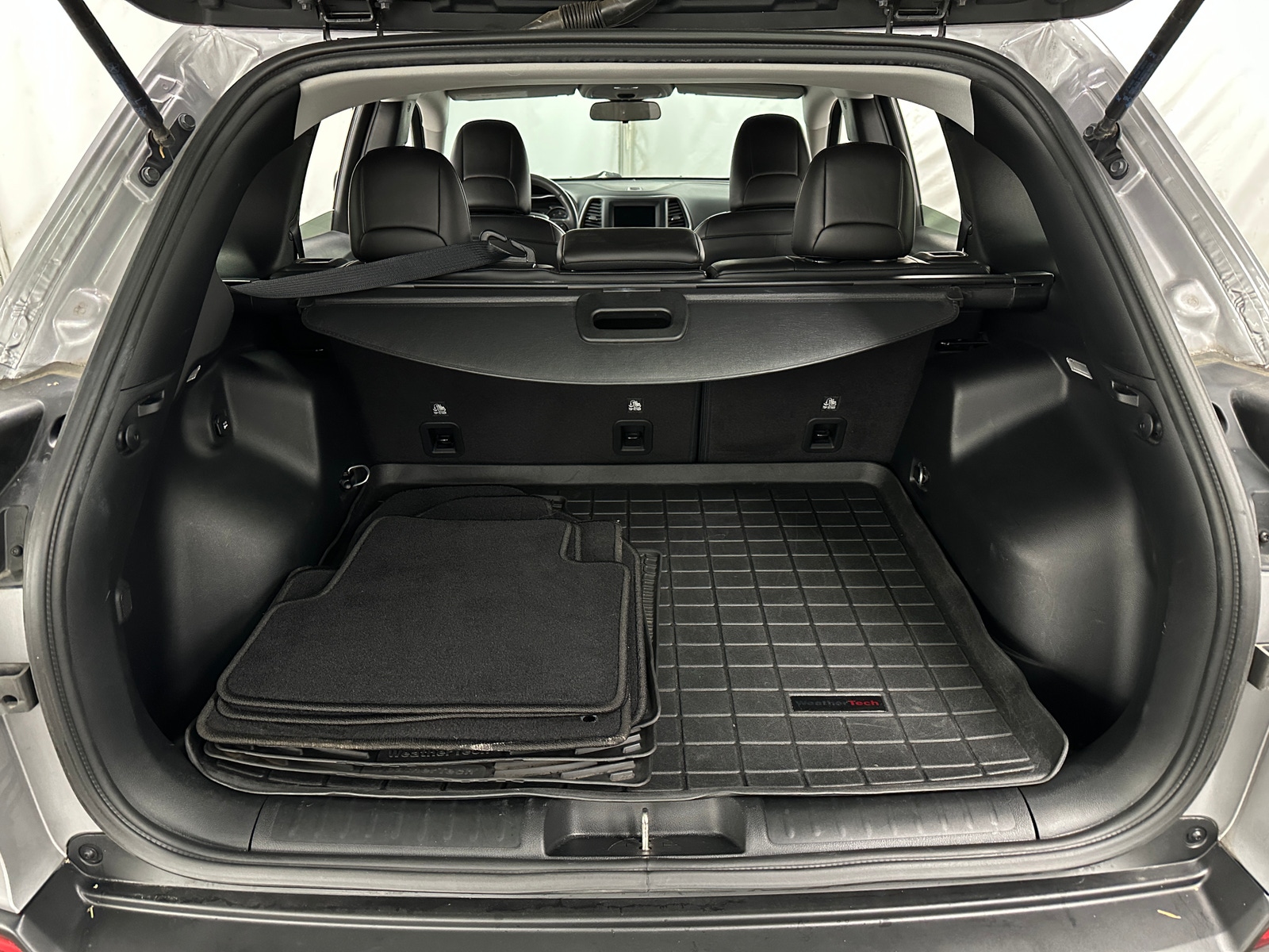 Thumbnail: 2020 Jeep Cherokee - 7