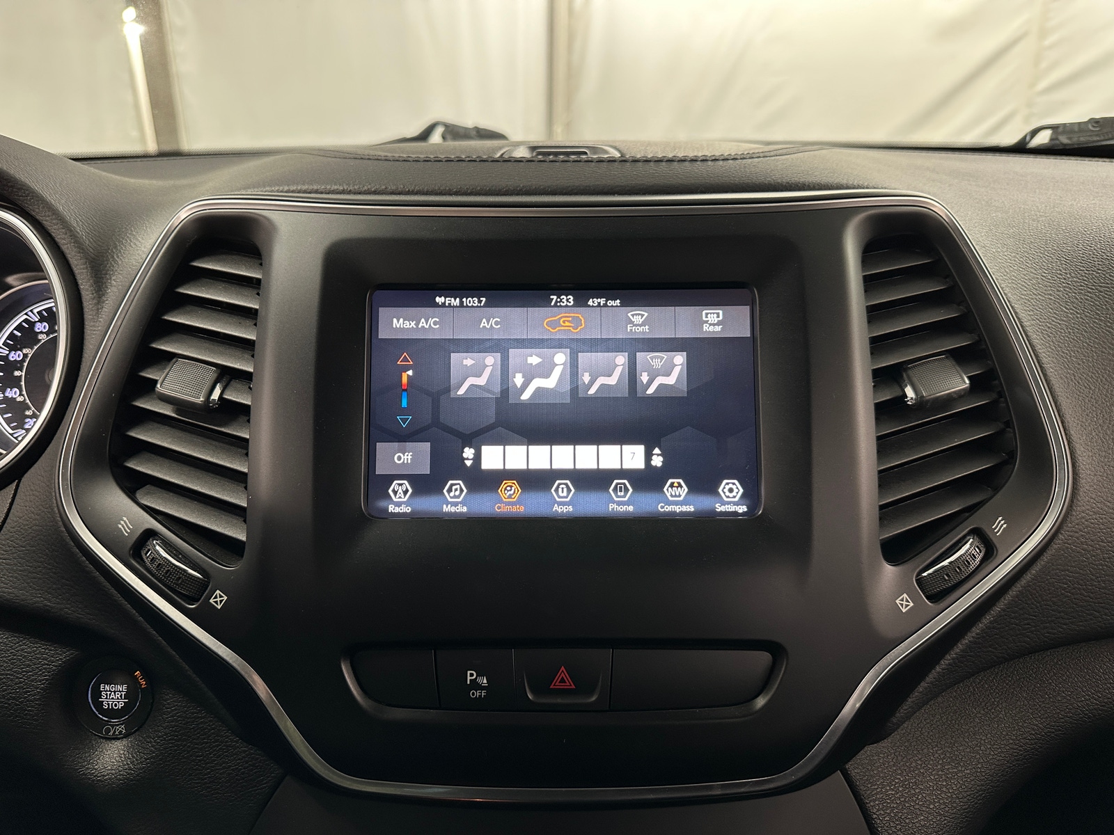 Thumbnail: 2020 Jeep Cherokee - 4