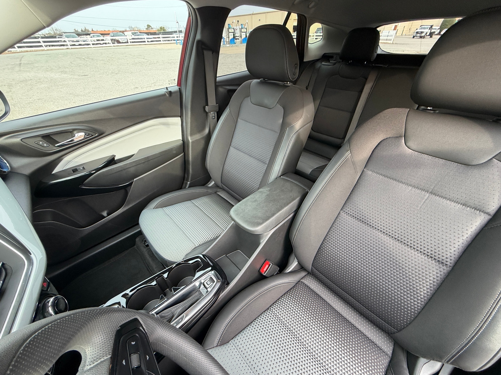 Thumbnail: 2025 Chevrolet Trax - 2