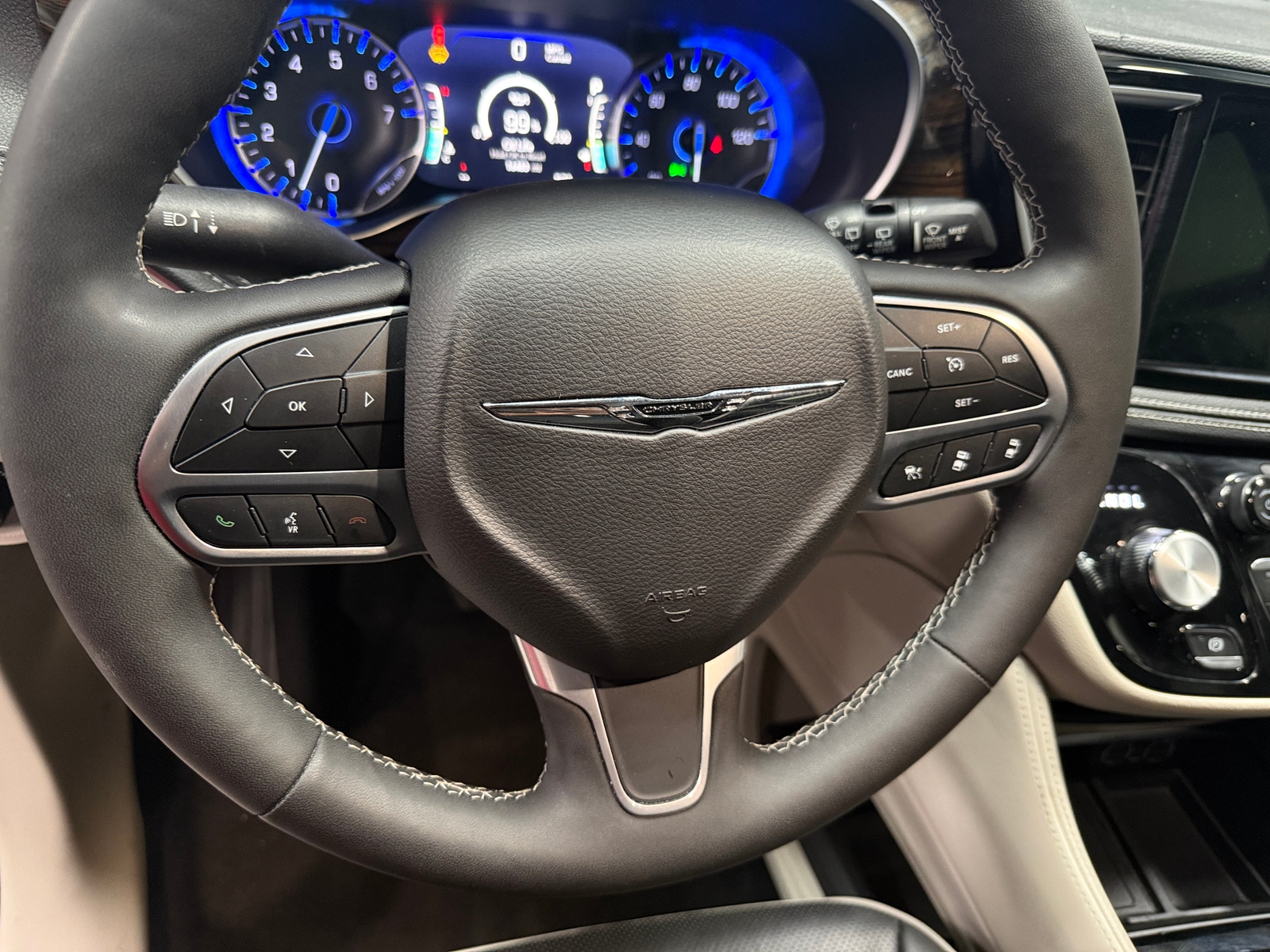 Thumbnail: 2024 Chrysler Pacifica - 4