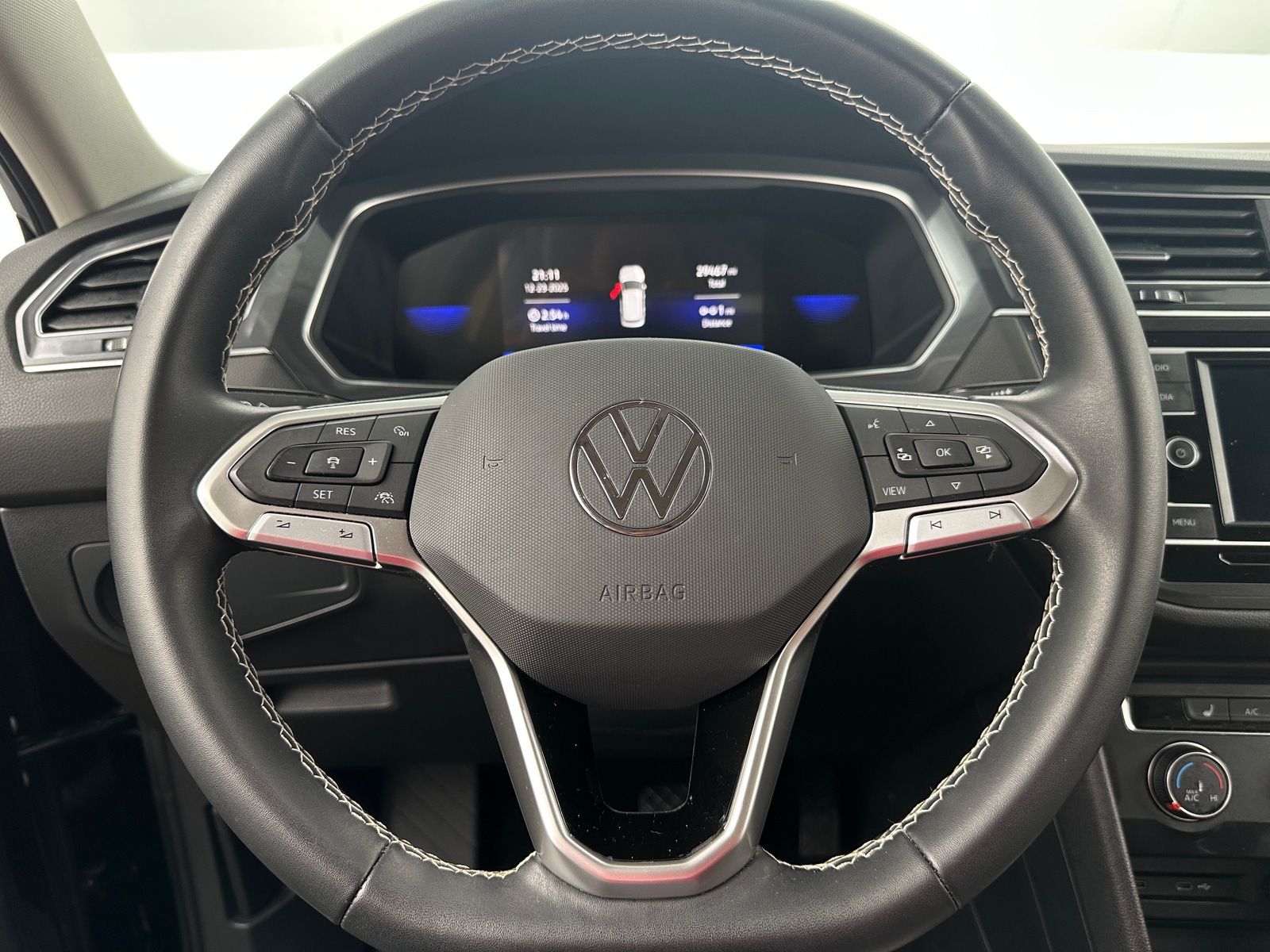 Thumbnail: 2023 Volkswagen Tiguan - 5