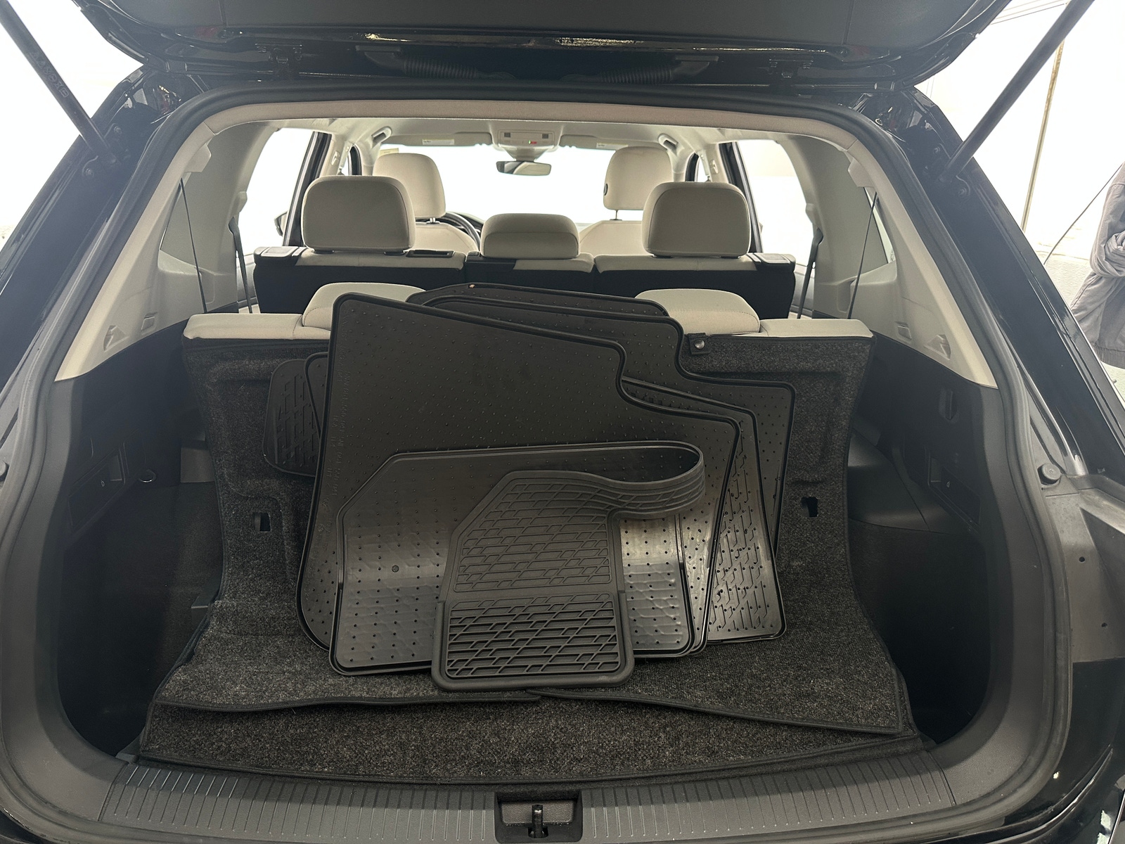 Thumbnail: 2023 Volkswagen Tiguan - 7