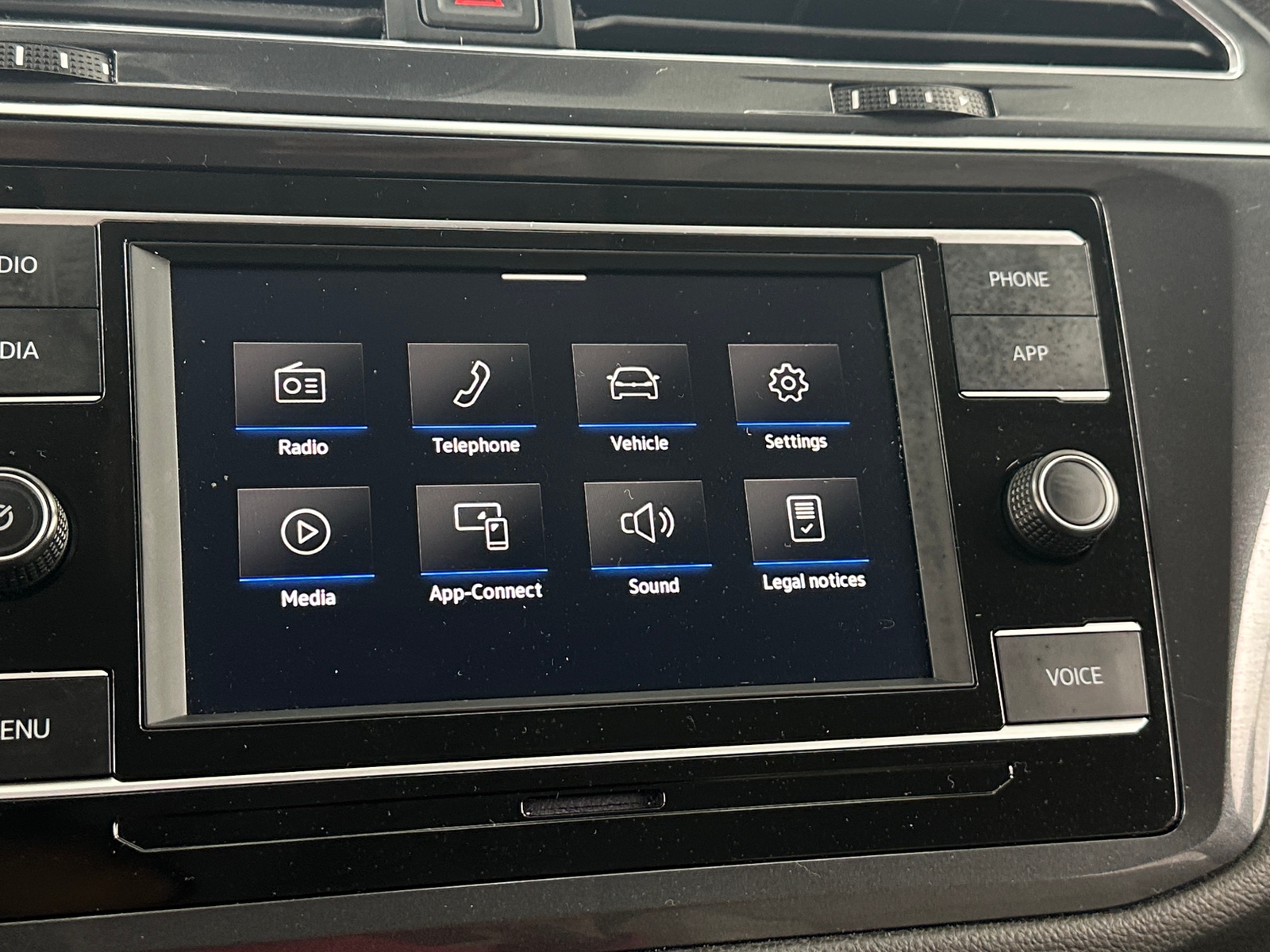 Thumbnail: 2023 Volkswagen Tiguan - 4