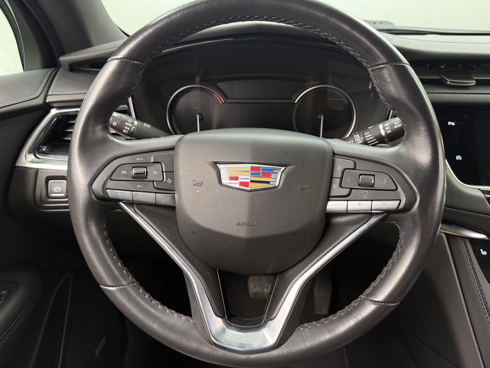 Thumbnail: 2024 Cadillac XT6 - 4