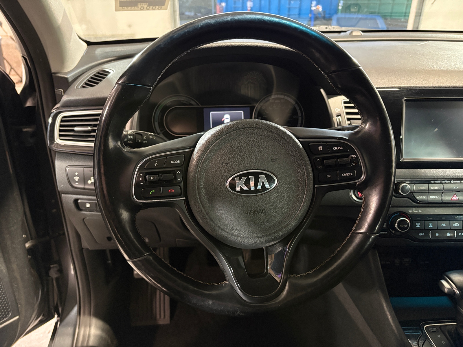 Thumbnail: 2017 Kia Niro - 4