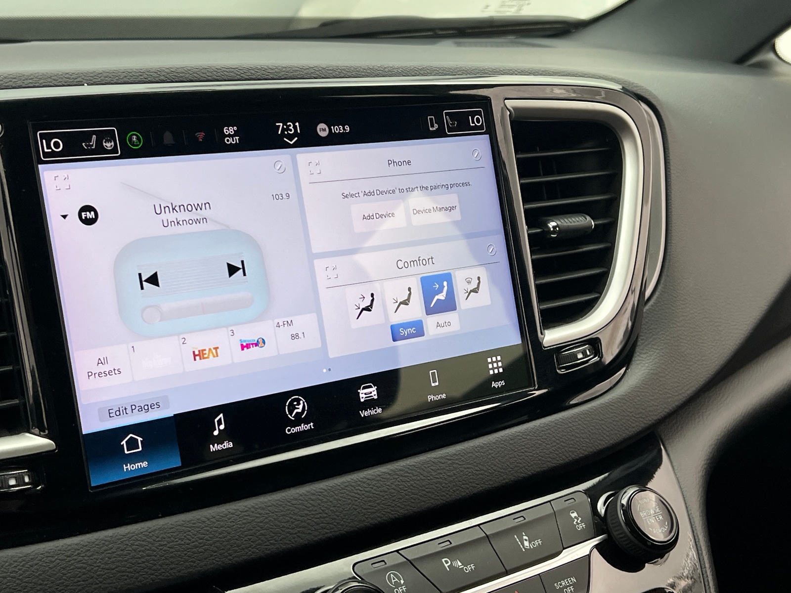 Thumbnail: 2025 Chrysler Pacifica - 3