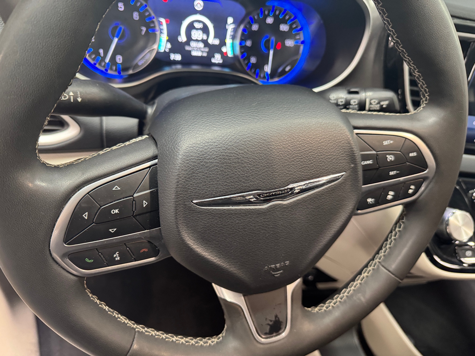 Thumbnail: 2024 Chrysler Pacifica - 4