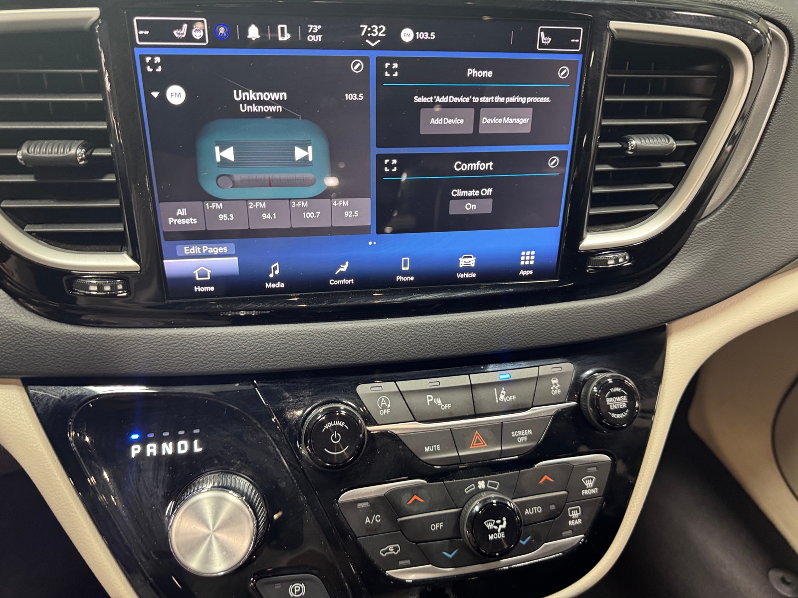 Thumbnail: 2024 Chrysler Pacifica - 3