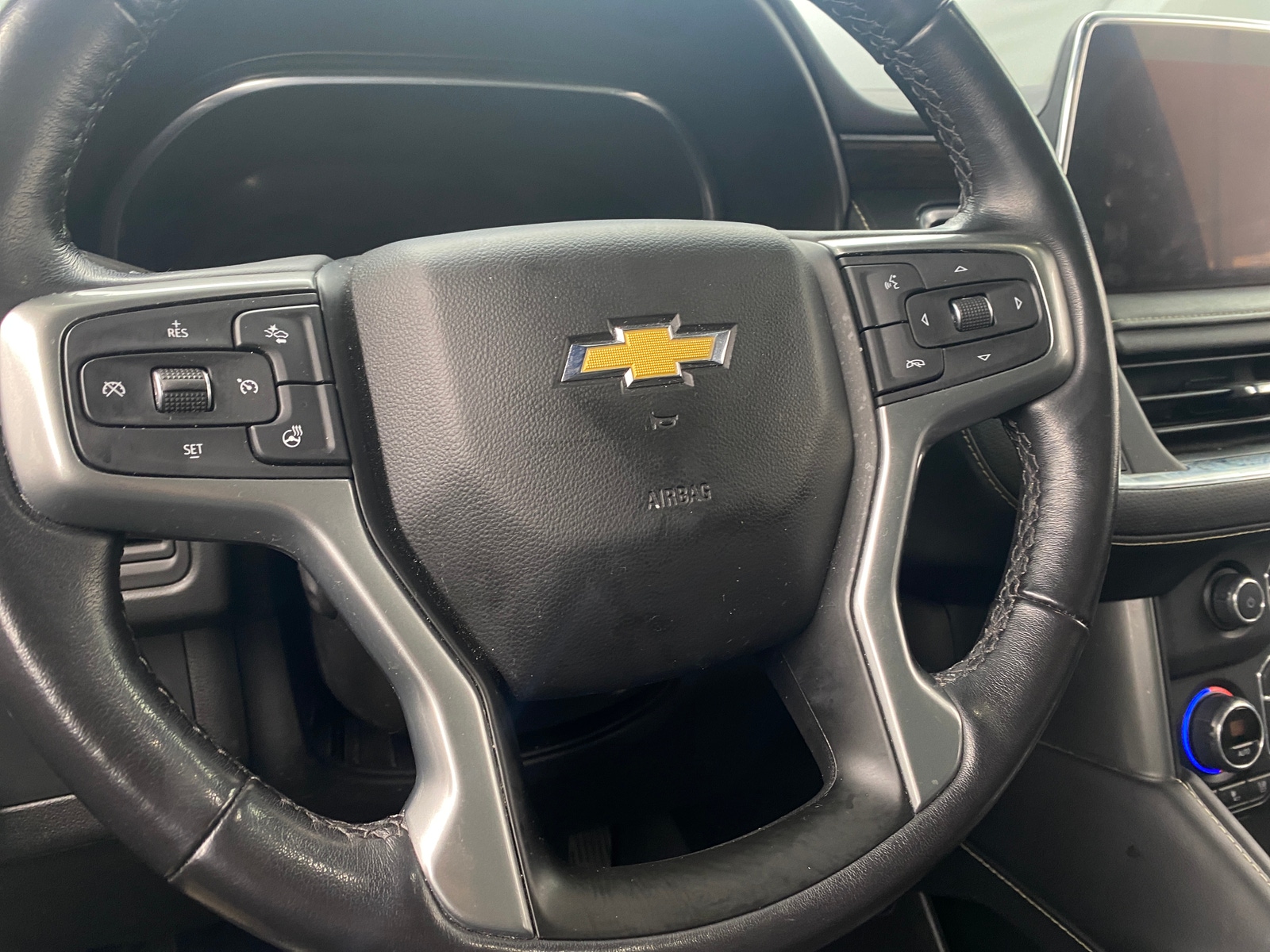 Thumbnail: 2022 Chevrolet Tahoe - 4