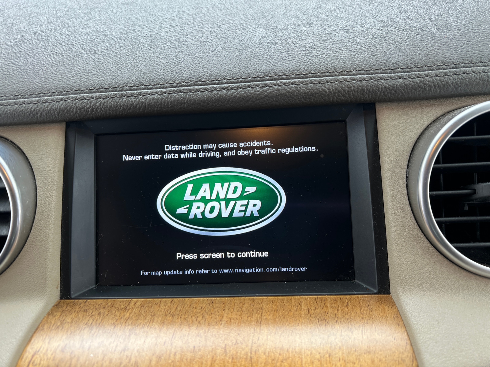 Thumbnail: 2016 Land Rover LR4 - 3