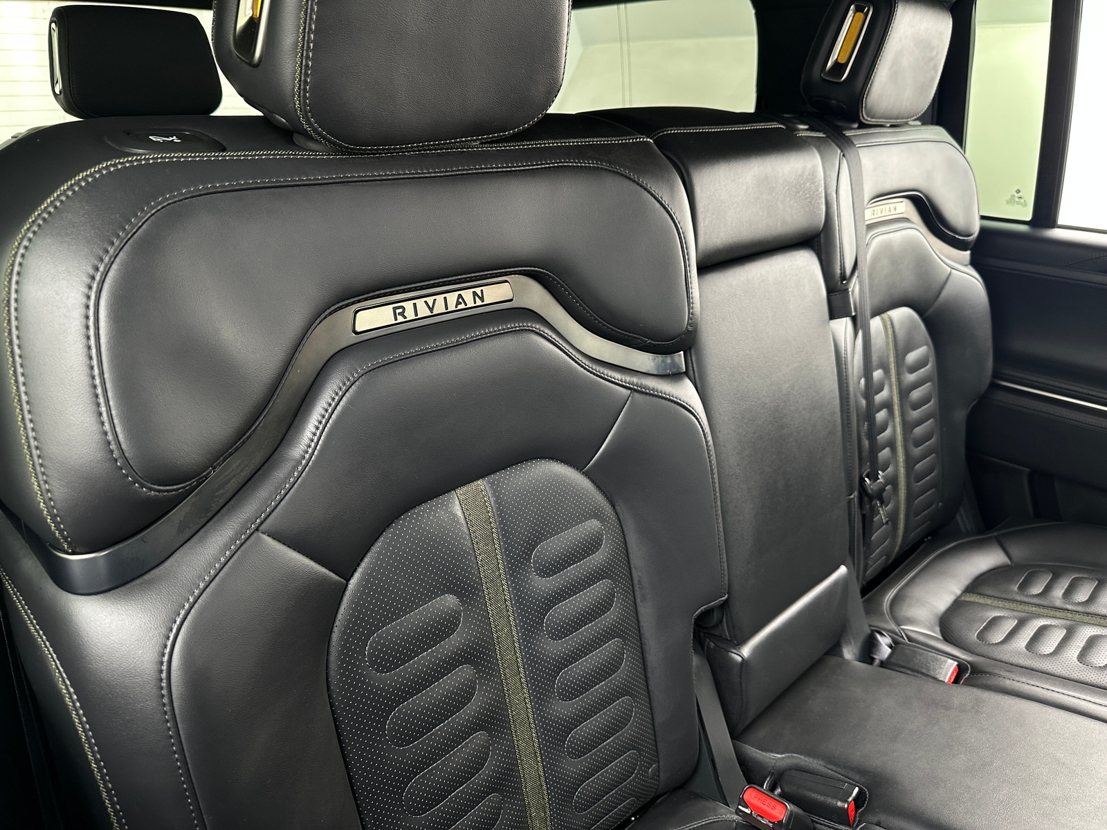Thumbnail: 2023 Rivian R1S - 5