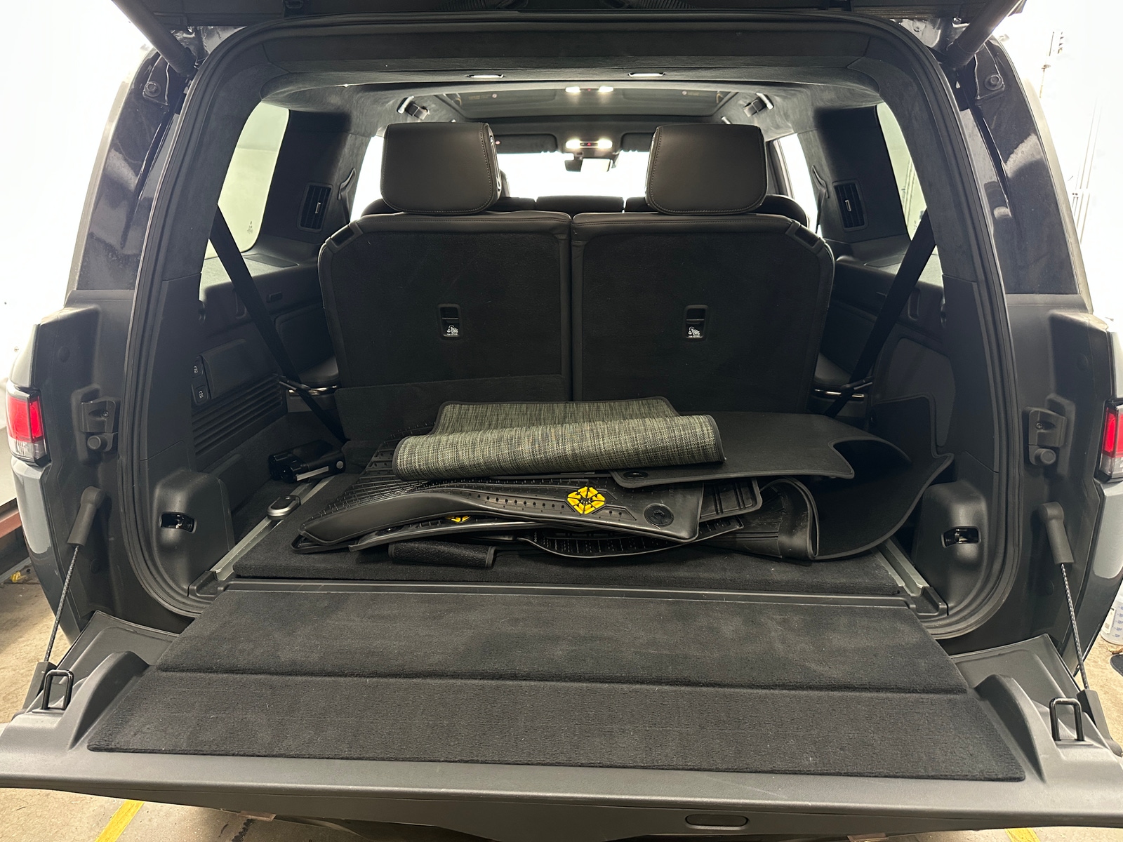 Thumbnail: 2023 Rivian R1S - 6