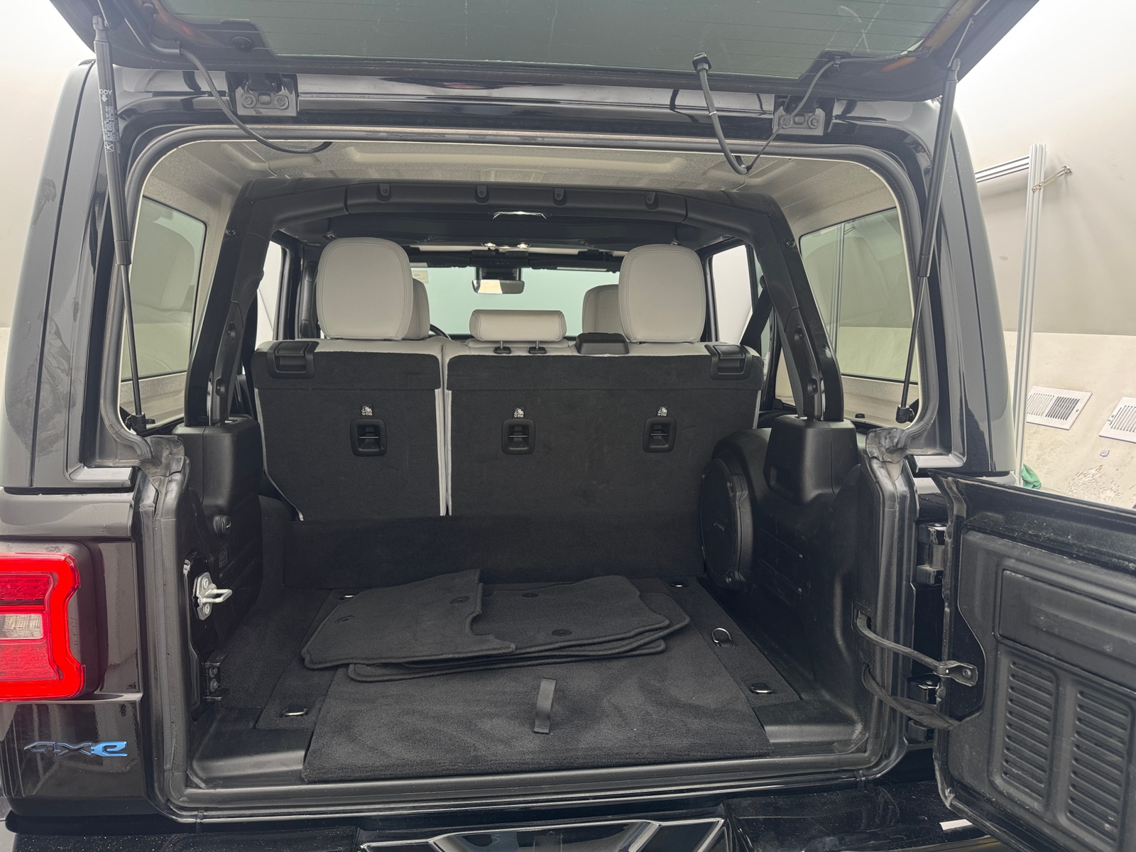 Thumbnail: 2021 Jeep Wrangler - 6