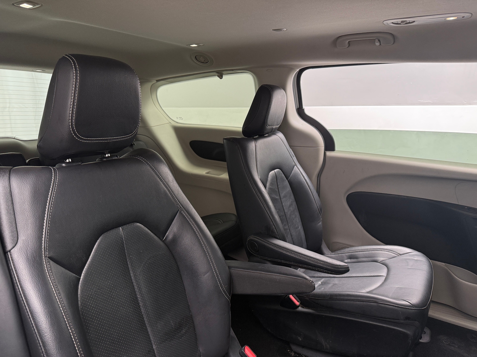 Thumbnail: 2022 Chrysler Pacifica - 5