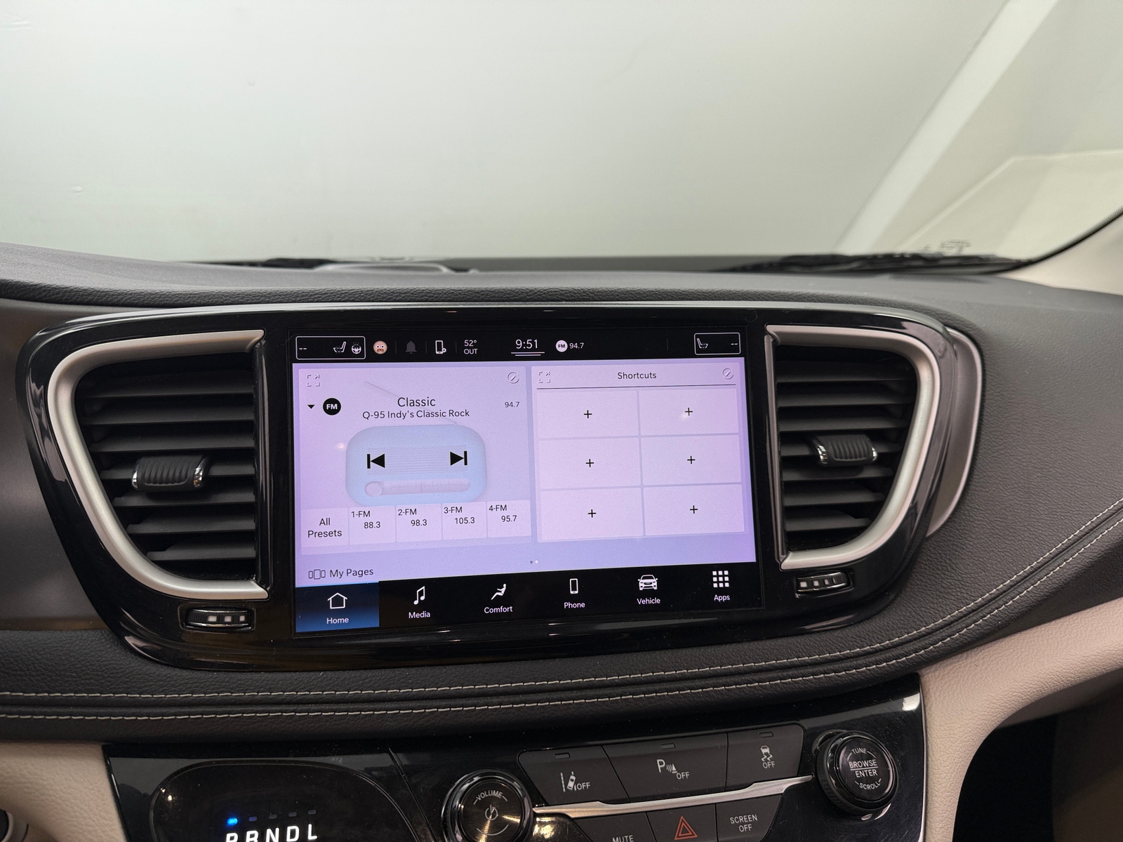 Thumbnail: 2022 Chrysler Pacifica - 3