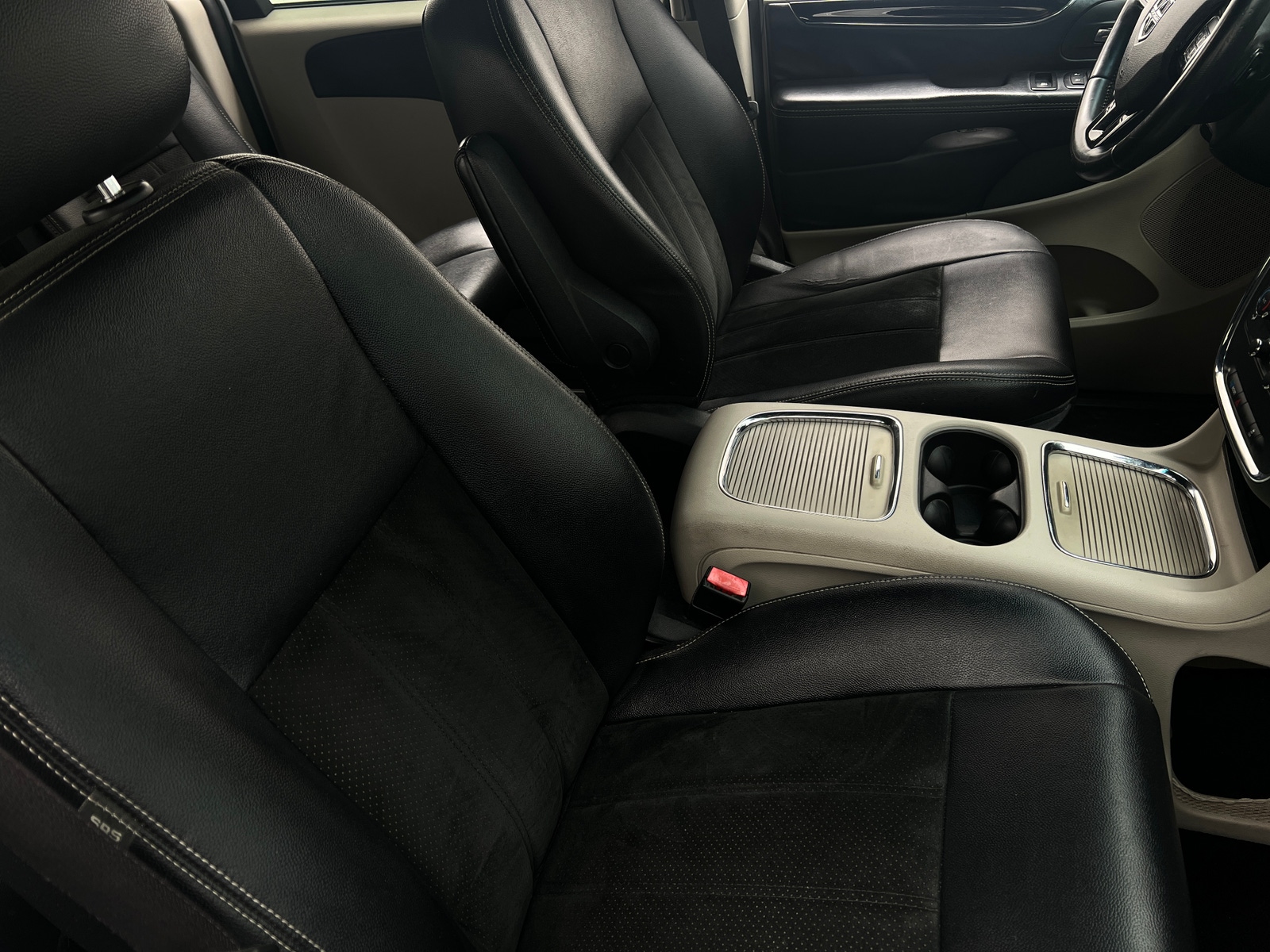 Thumbnail: 2017 Dodge Grand Caravan - 2