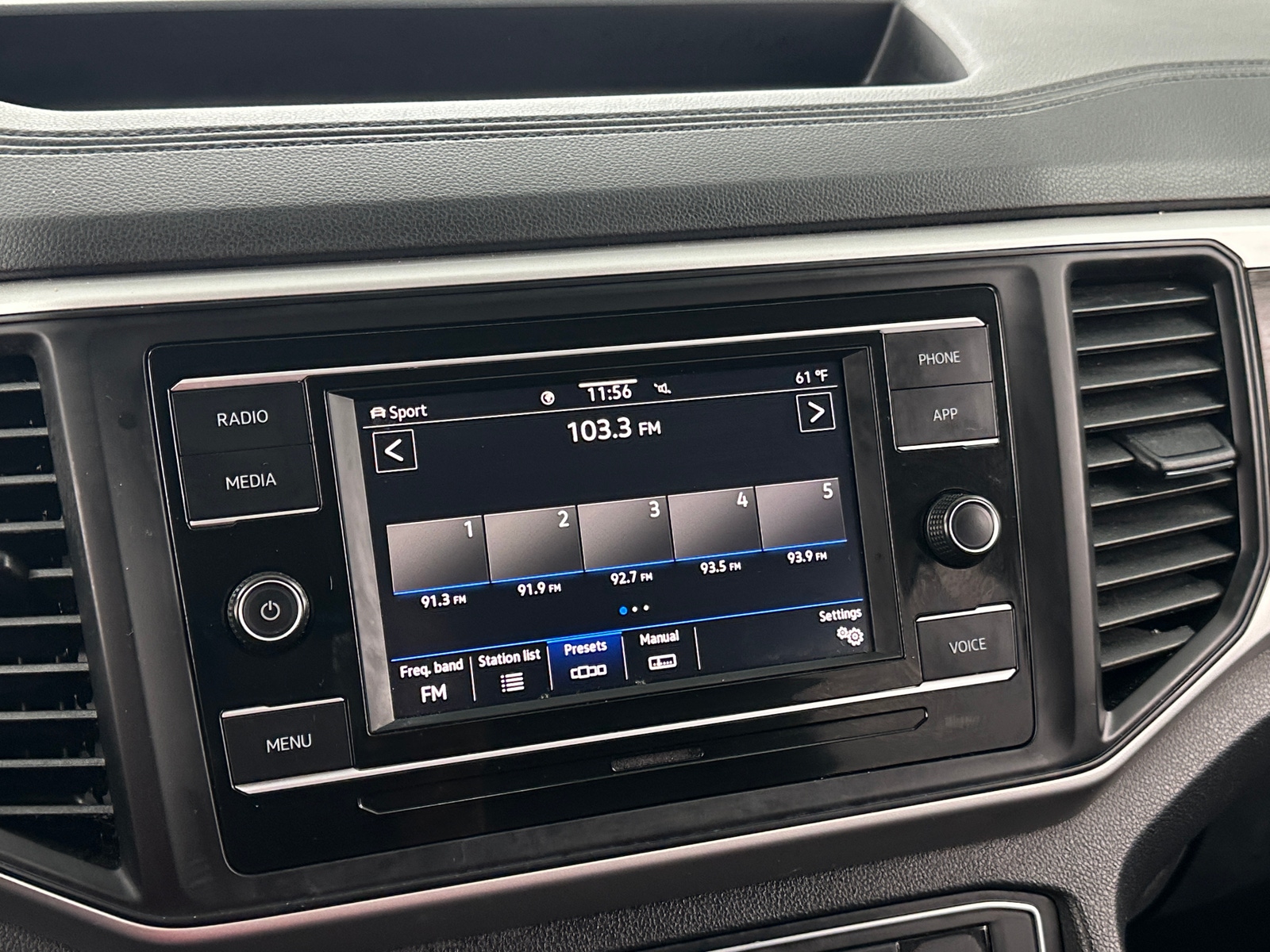 Thumbnail: 2022 Volkswagen Atlas - 3