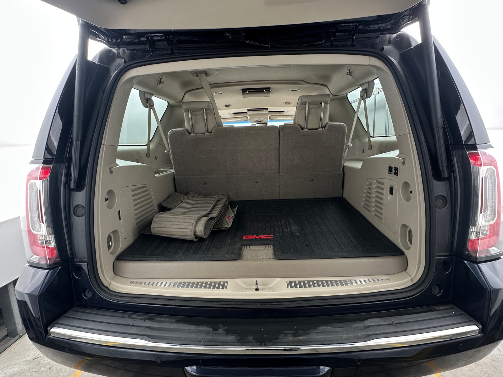 Thumbnail: 2019 GMC Yukon XL - 6