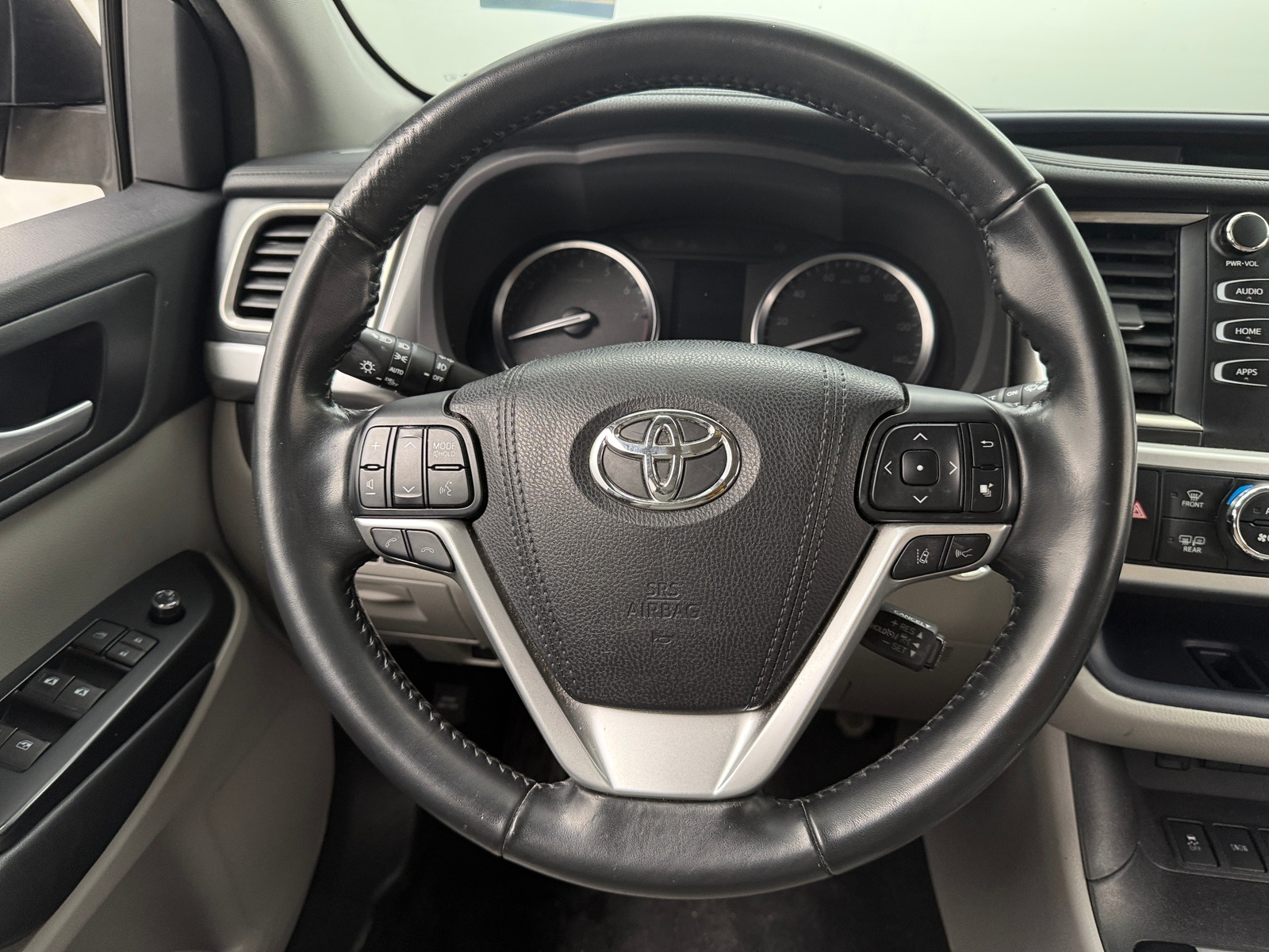 Thumbnail: 2017 Toyota Highlander - 4