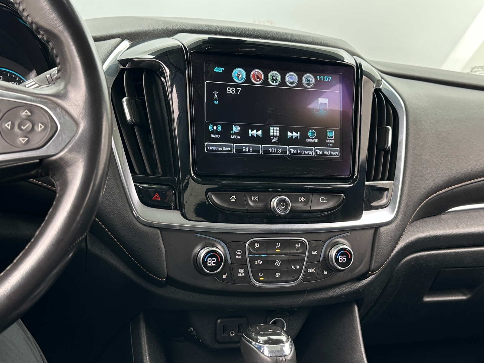 Thumbnail: 2018 Chevrolet Traverse - 3