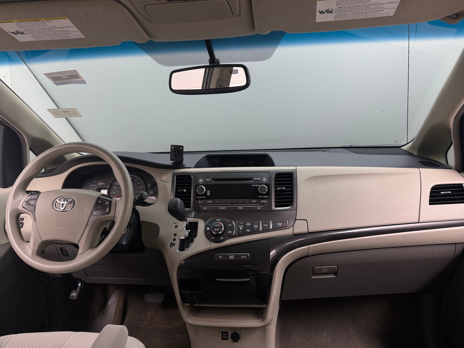 Thumbnail: 2014 Toyota Sienna - 3