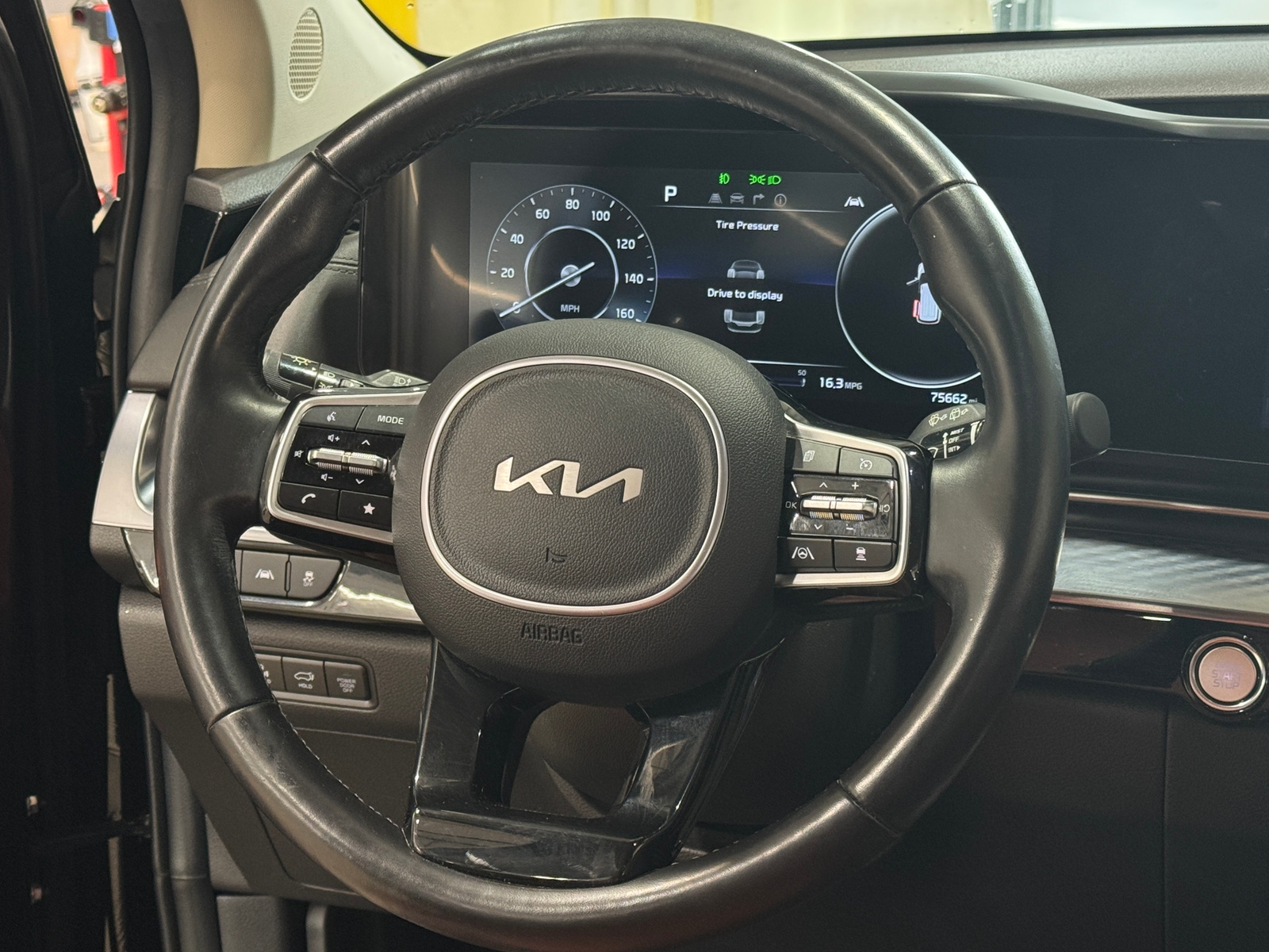 Thumbnail: 2023 Kia Carnival - 4