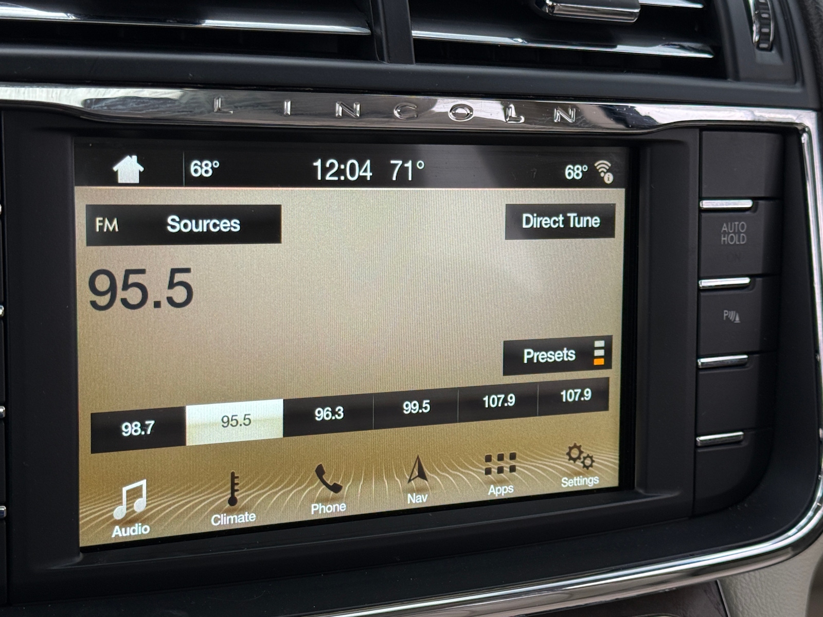 Thumbnail: 2018 Lincoln Continental - 3