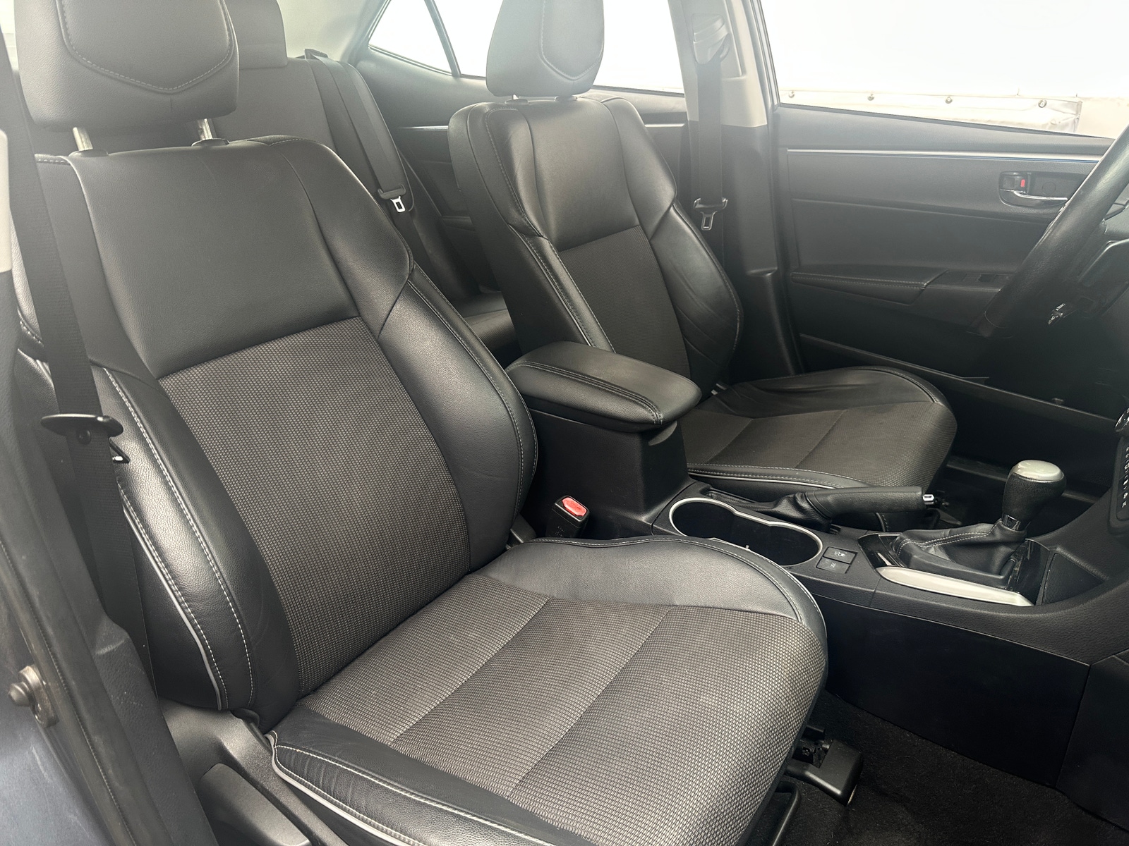 Thumbnail: 2015 Toyota Corolla - 2