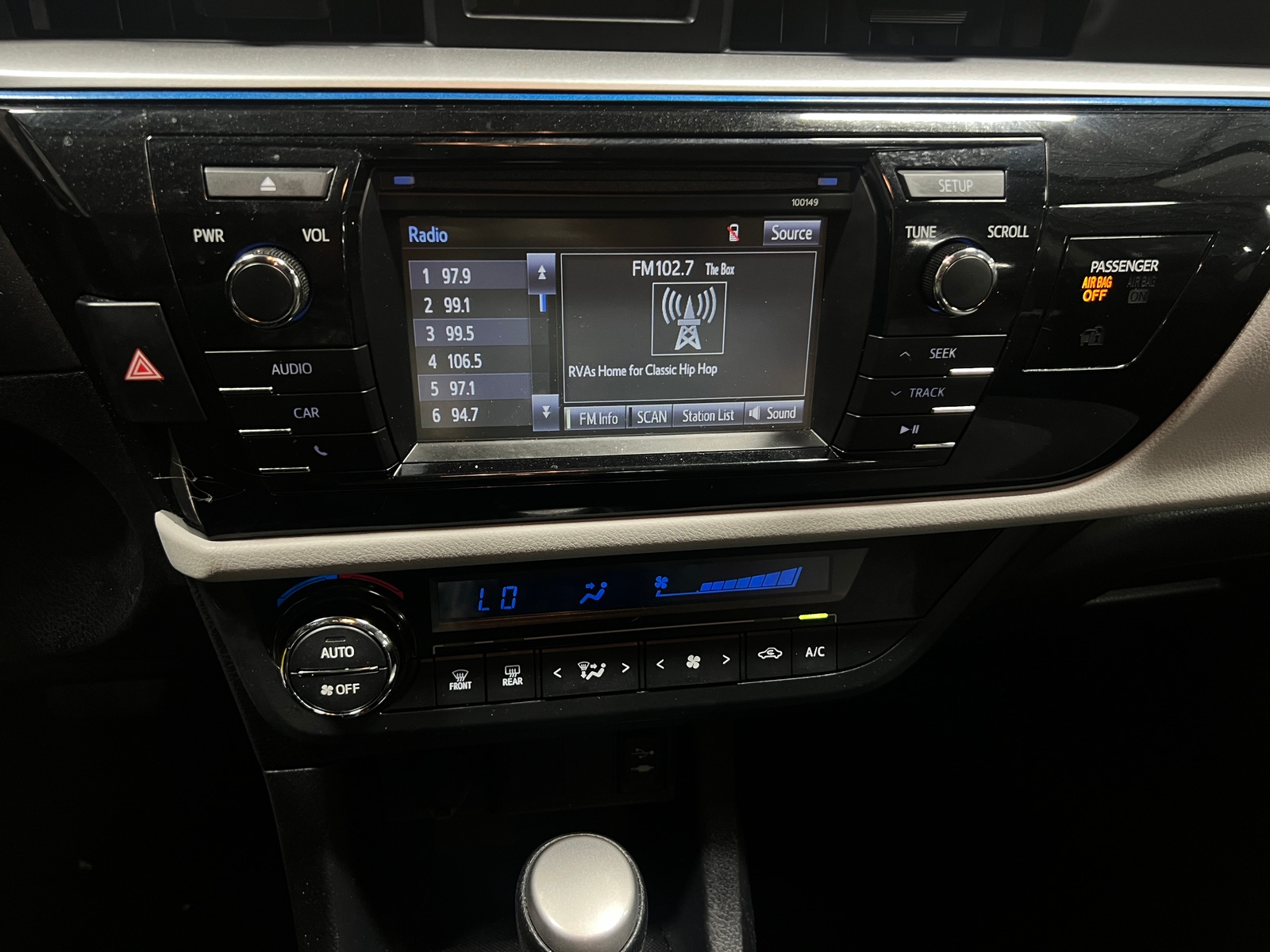 Thumbnail: 2015 Toyota Corolla - 4