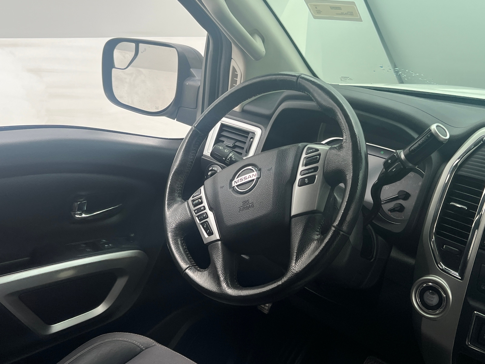 Thumbnail: 2020 Nissan Titan - 5