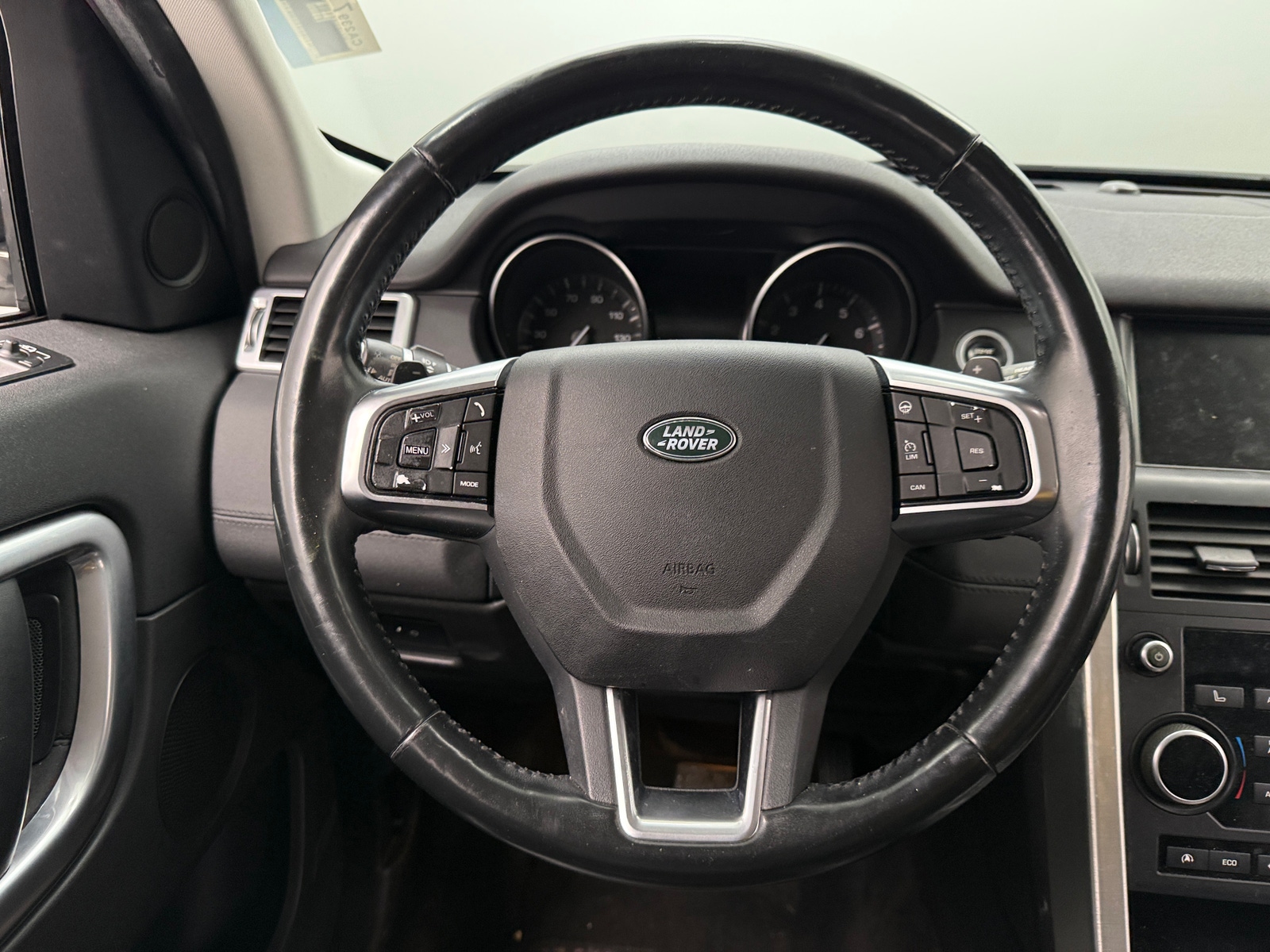 Thumbnail: 2015 Land Rover Discovery Sport - 4