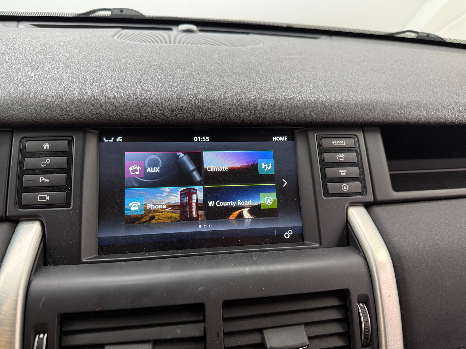 Thumbnail: 2015 Land Rover Discovery Sport - 3