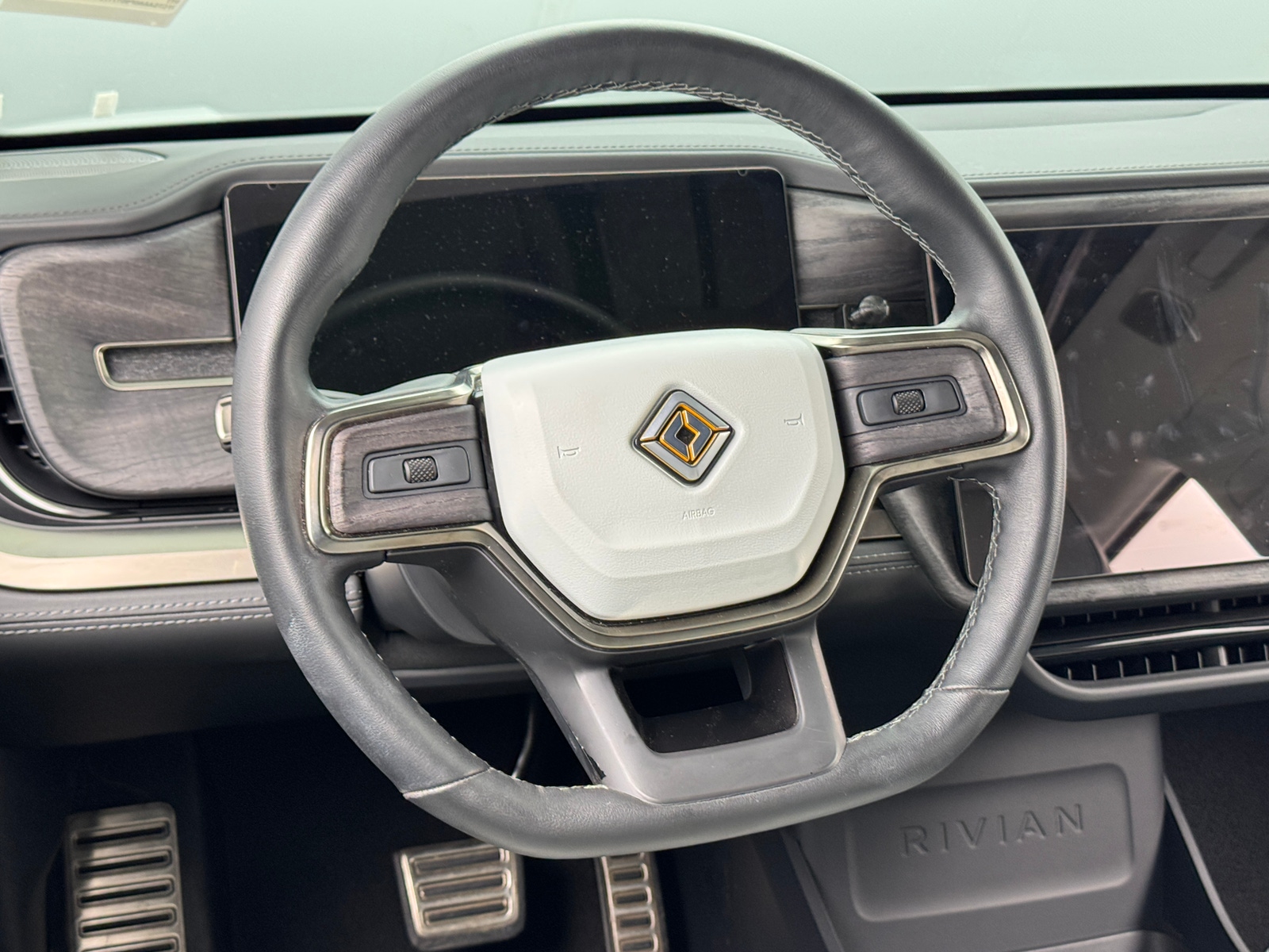 Thumbnail: 2023 Rivian R1T - 4