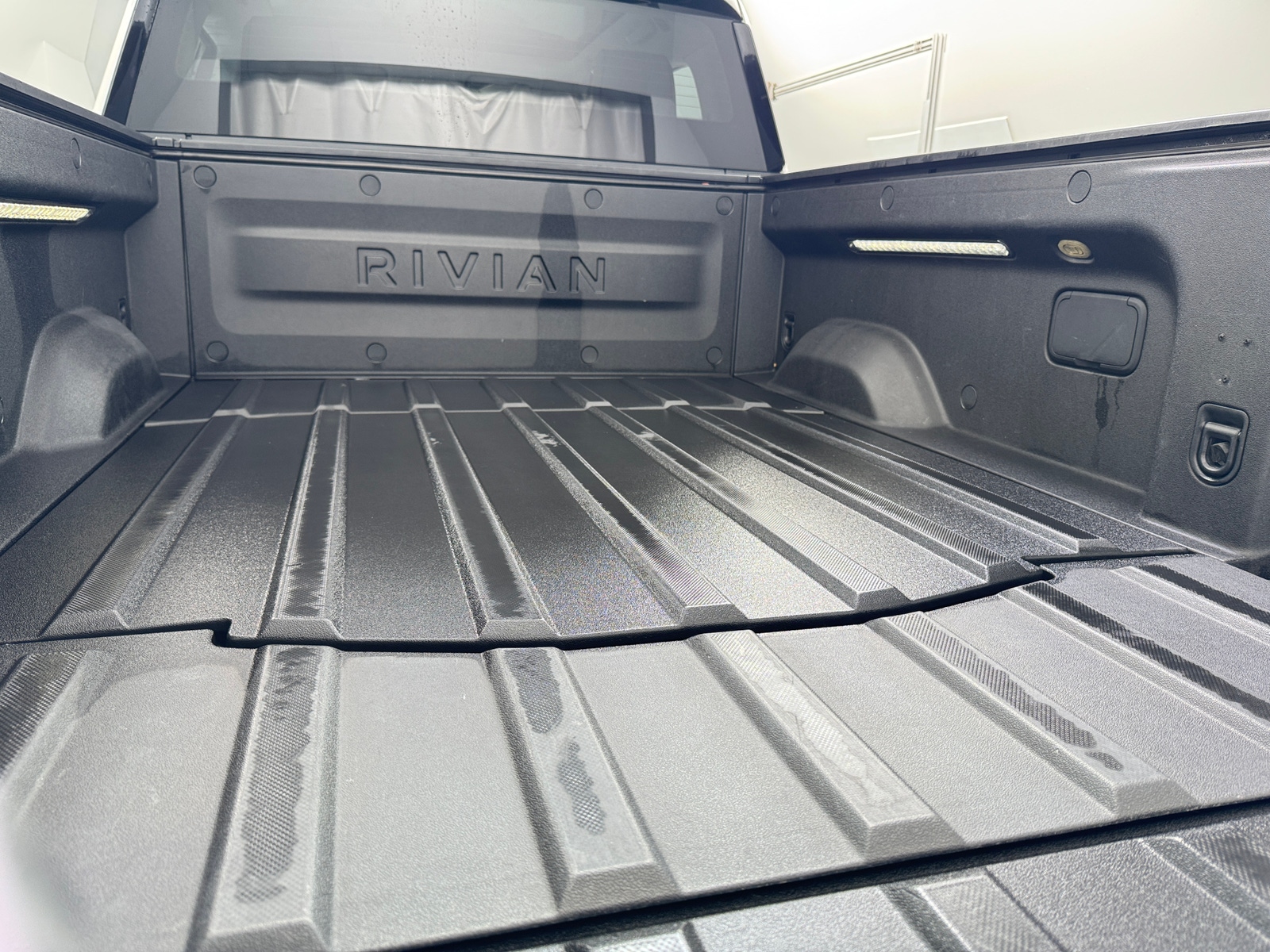 Thumbnail: 2023 Rivian R1T - 6