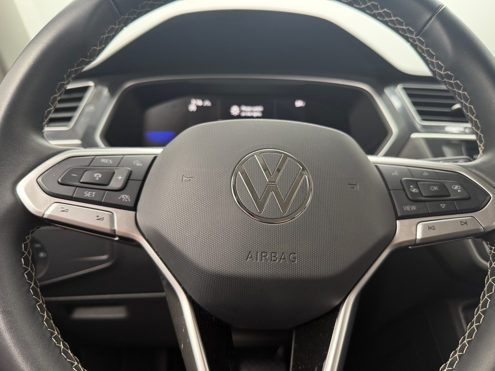 Thumbnail: 2024 Volkswagen Tiguan - 4