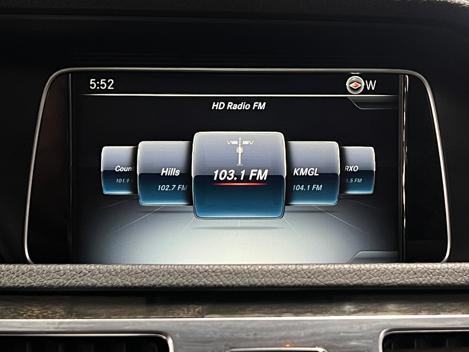 Thumbnail: 2016 Mercedes-Benz E-Class - 3