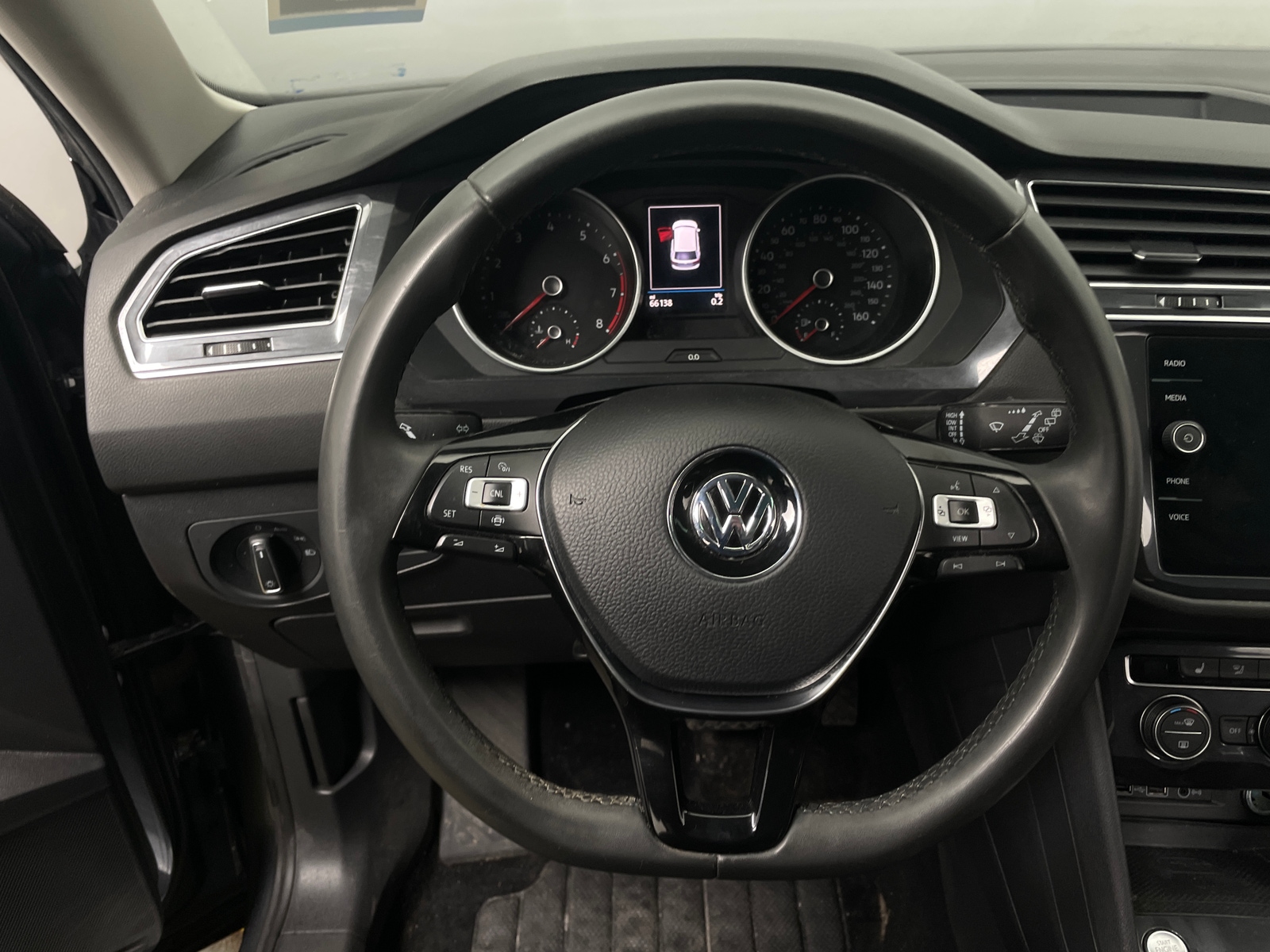 Thumbnail: 2020 Volkswagen Tiguan - 4