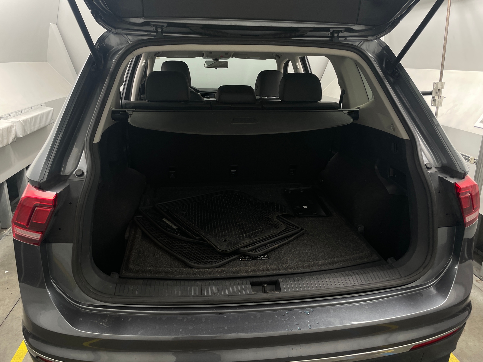 Thumbnail: 2020 Volkswagen Tiguan - 6