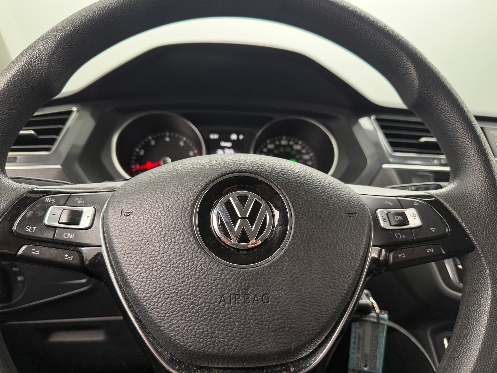 Thumbnail: 2018 Volkswagen Tiguan - 5