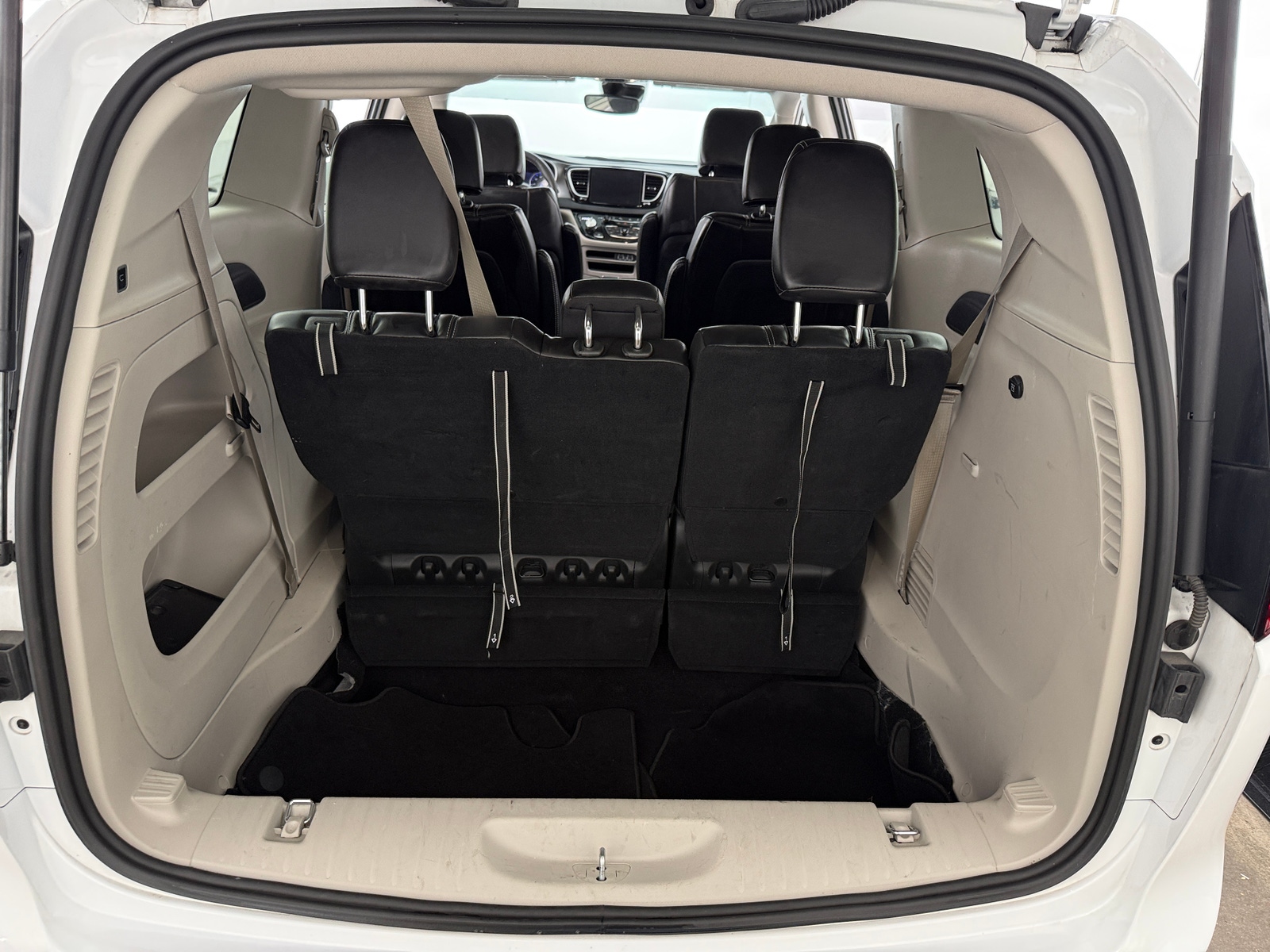 Thumbnail: 2024 Chrysler Pacifica - 6