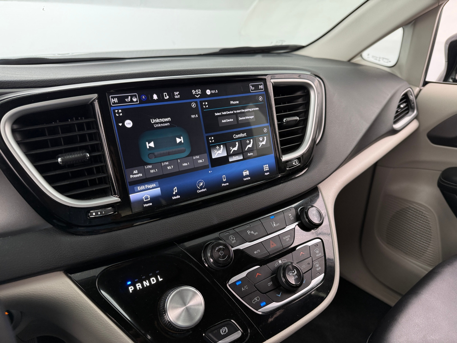 Thumbnail: 2024 Chrysler Pacifica - 3