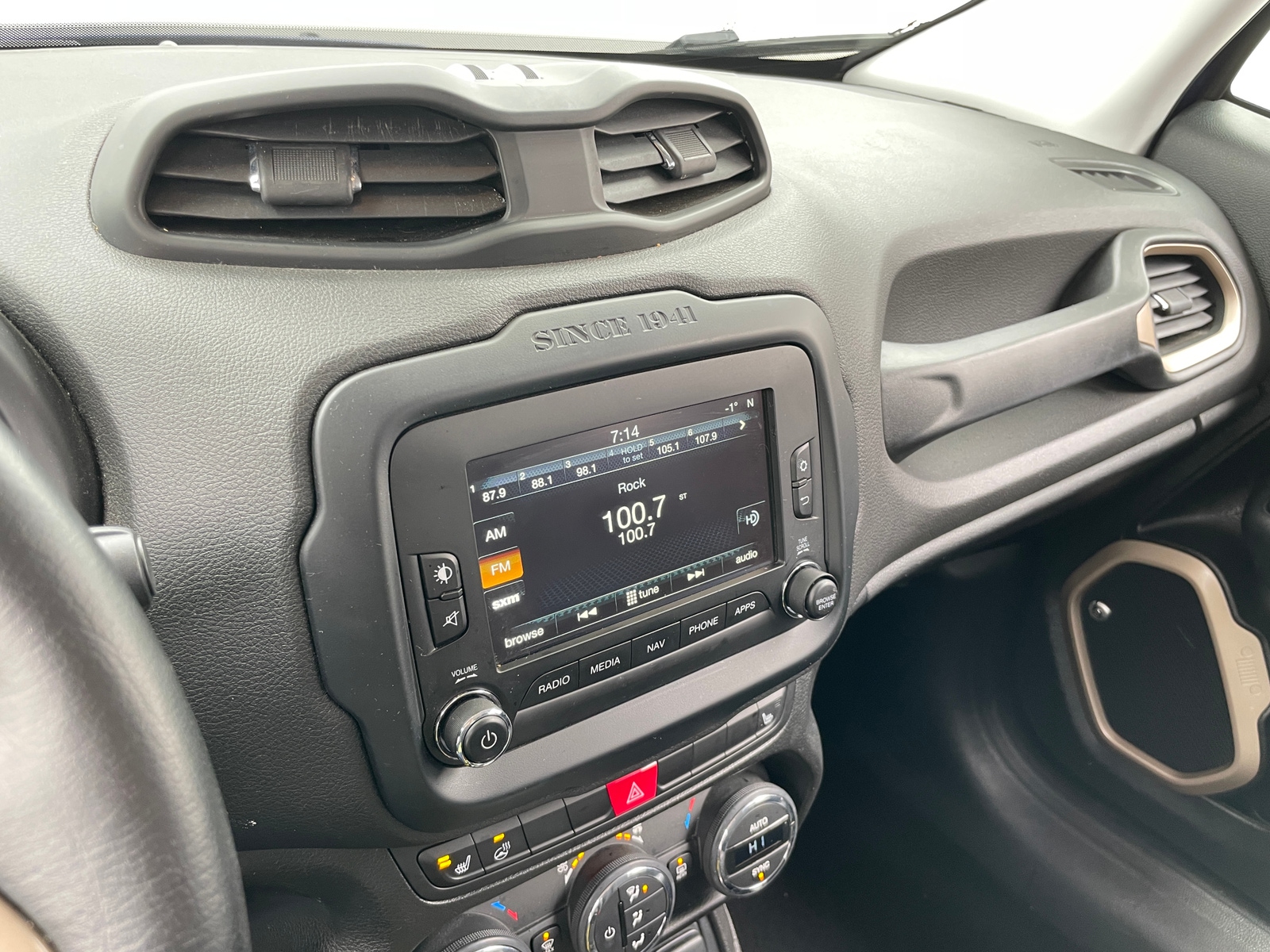 Thumbnail: 2017 Jeep Renegade - 3