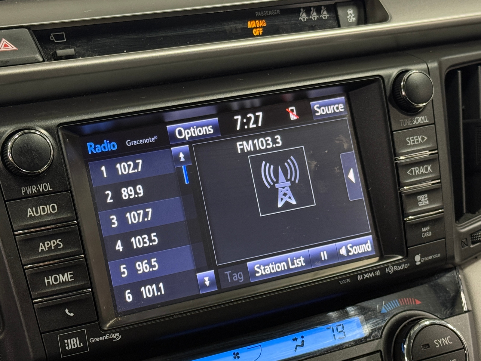 Thumbnail: 2018 Toyota RAV4 - 3