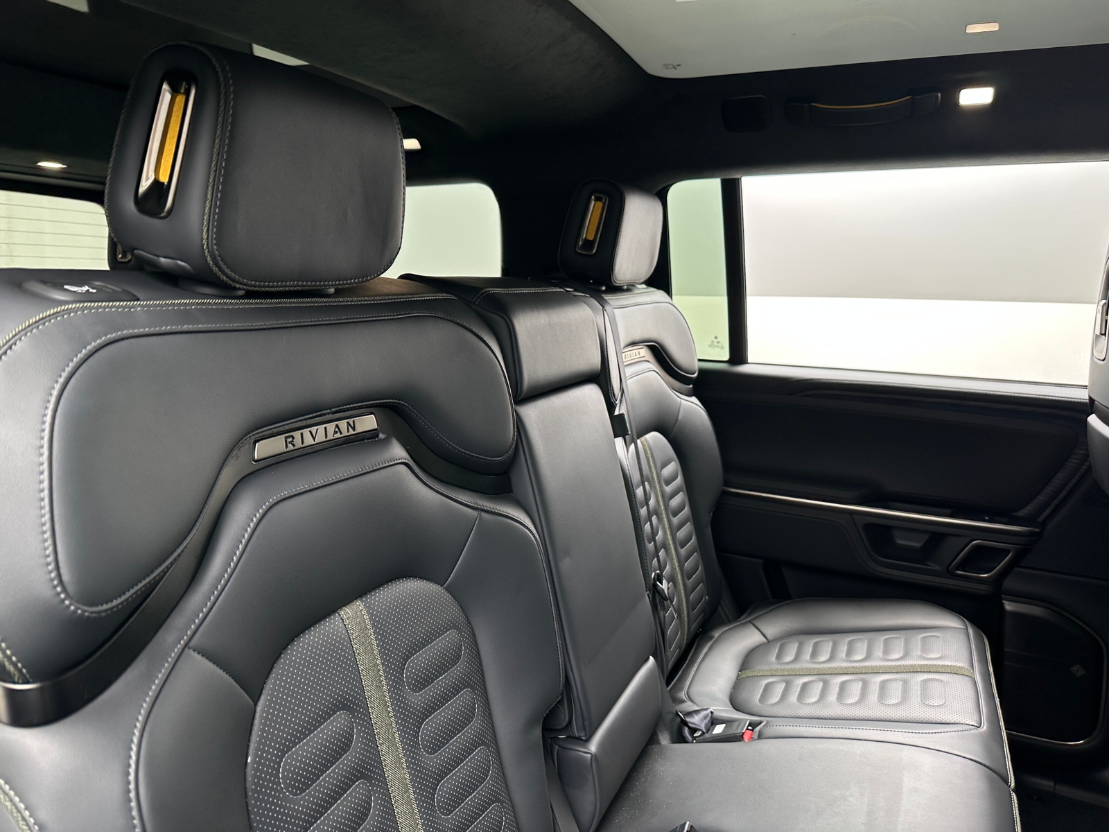 Thumbnail: 2024 Rivian R1S - 5